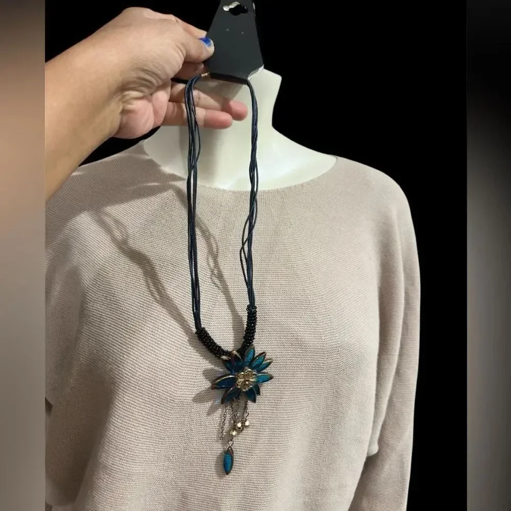 Chic Blue Floral Pendant Necklace